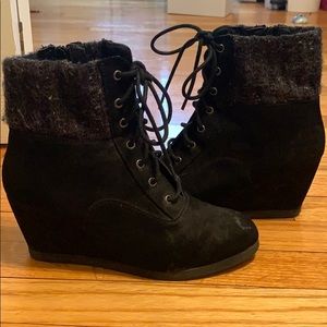 Black wedge boots